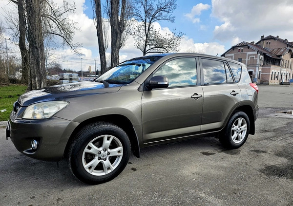 Toyota RAV4 cena 41600 przebieg: 224000, rok produkcji 2009 z Trzebiatów małe 326